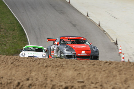 Porscher i front. Claus Christensen gjorde rent bord, mens Michael Jakobsen fik løbsdebut med sin nyindkøbte Porsche 997 GT3.